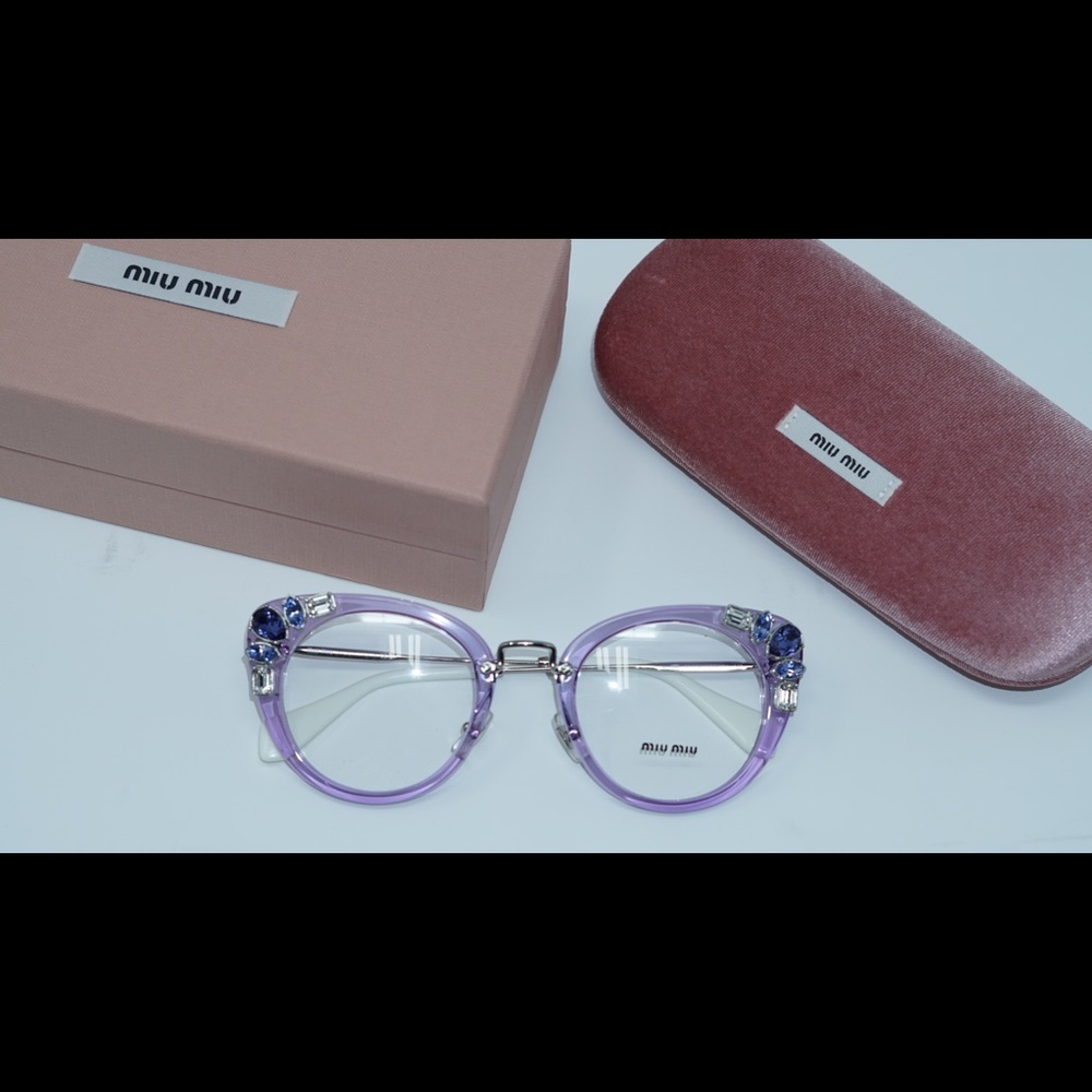 Miu Miu fun eyewear.